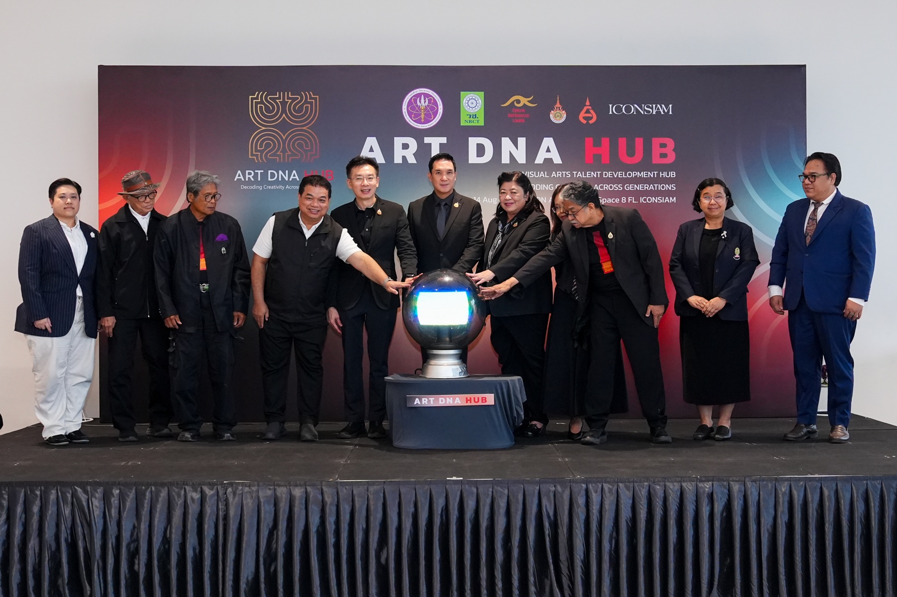 ไอคอนสยาม เปิด “ART DNA HUB” จุดนัดพบของศิลปิน นักศึกษา และผู้รักศิลปะ ถ่ายทอด Art DNA จากองค์ความรู้สู่การสร้างคนและขับเคลื่อนนวัตกรรมสร้างสรรค์
